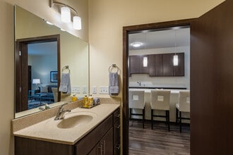 Middleton Center in Middleton, WI - Foto de edificio - Interior Photo