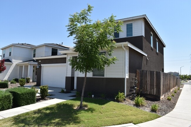 2446 Cortes Dr in Merced, CA - Building Photo - Building Photo