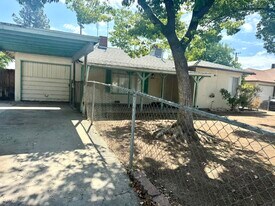 3874 Arden Dr S in Fresno, CA - Building Photo