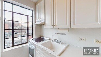 1 Christopher St in New York, NY - Building Photo - Building Photo