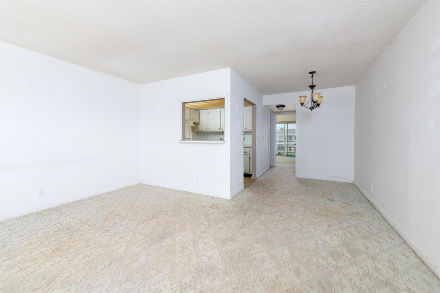 20 Berkshire A in West Palm Beach, FL - Building Photo