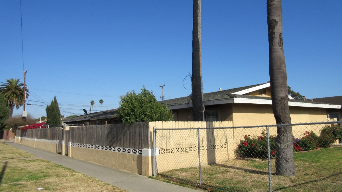 736 N E St in Lompoc, CA - Building Photo