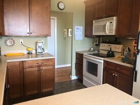 893 Farmington Ave in West Hartford, CT - Building Photo