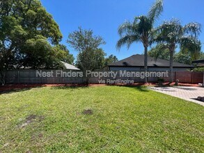 11201 Wandering Oaks Dr in Jacksonville, FL - Foto de edificio - Building Photo