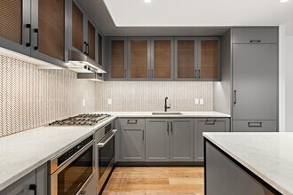 2 Shore Ln in Jersey City, NJ - Building Photo - Building Photo