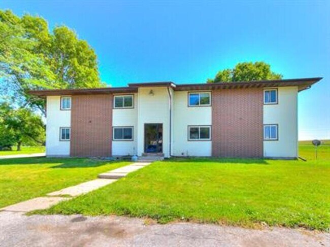 1014-1028 Shagbark Dr in Nevada, IA - Building Photo - Building Photo