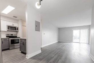 Grand Park Apartments in Forest Park, IL - Foto de edificio - Building Photo