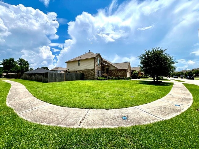 21203 Flowering Dogwood Cir in Porter, TX - Building Photo - Building Photo