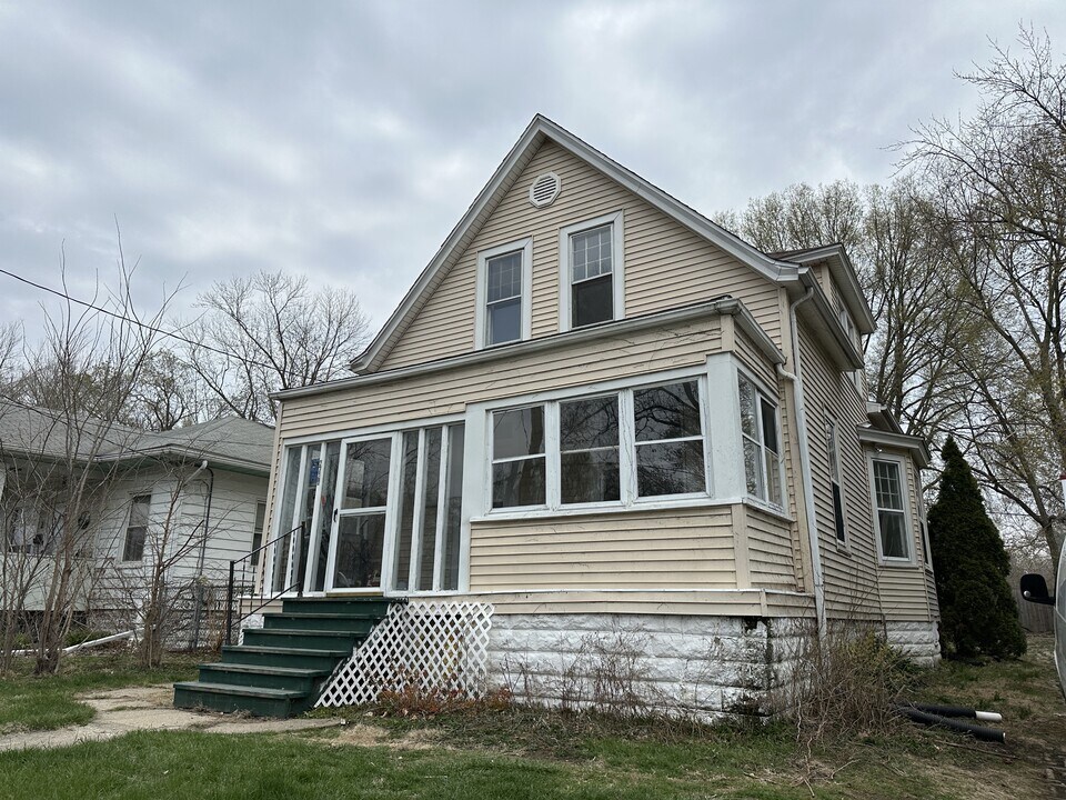 2720 N Missouri Ave in Peoria, IL - Building Photo