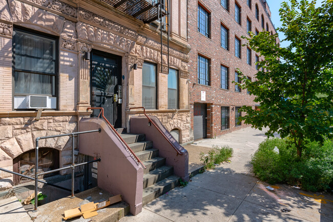 29 Brooklyn Ave in Brooklyn, NY - Foto de edificio - Building Photo