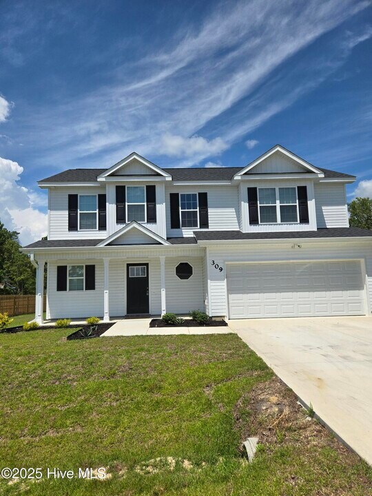 309 Samuel Run Dr in Jacksonville, NC - Building Photo
