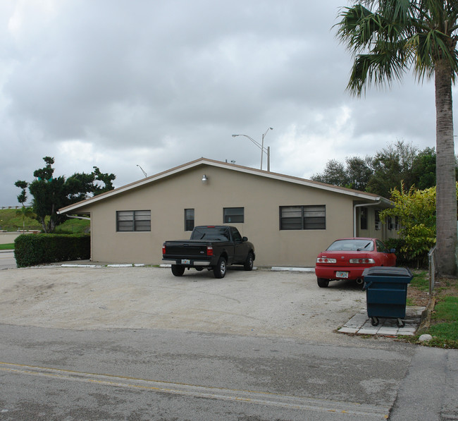 6201 Taft St in Hollywood, FL - Foto de edificio - Building Photo