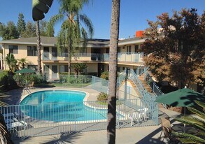 Weddington Gardens in Valley Village, CA - Building Photo