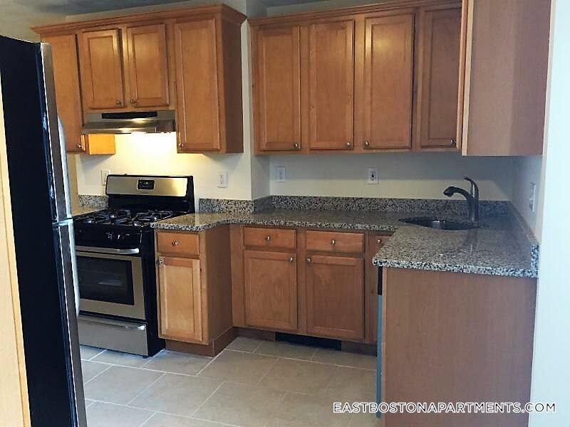 25 Chelsea St, Unit 3 in Boston, MA - Building Photo