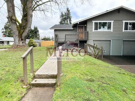 1700-1710 Linden Ave in Springfield, OR - Building Photo