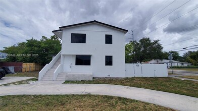 6201 SW 22nd St in Miami, FL - Building Photo - Building Photo