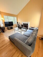 10627 118th Pl NE in Kirkland, WA - Building Photo - Building Photo