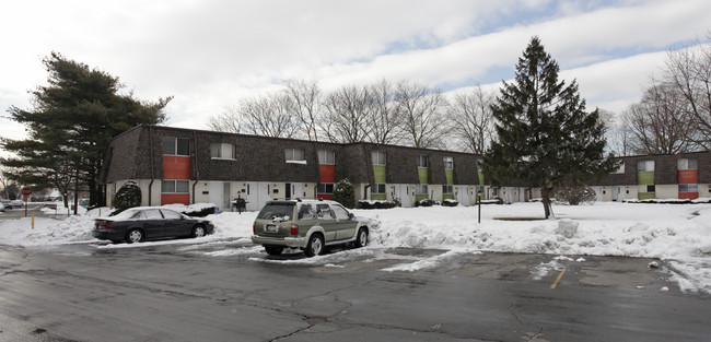 Northwood Village Garden Apartments in North Babylon, NY - Building Photo - Building Photo