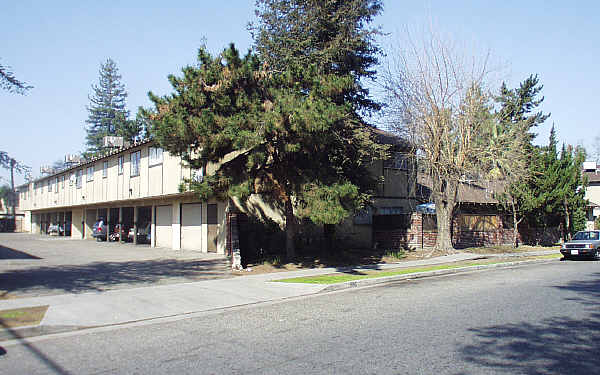 Golden Place Luxury Apartments in Fresno, CA - Foto de edificio - Building Photo