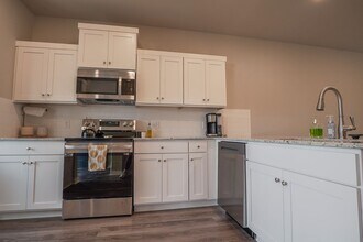 654 N Littleleaf Ter in Fayetteville, AR - Building Photo - Building Photo