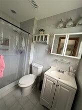 4902 SW 102nd Ave in Miami, FL - Building Photo - Building Photo