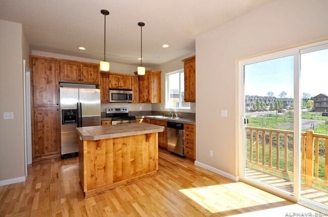 16275 SW Gage Ln in Beaverton, OR - Building Photo - Building Photo