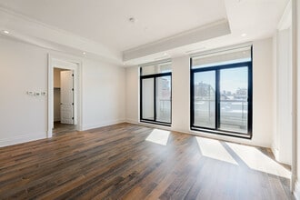 1 Forest Hill Rd in Toronto, ON - Building Photo - Building Photo