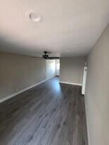 13002 Burbank Blvd, Unit 13002 in Sherman Oaks, CA - Building Photo