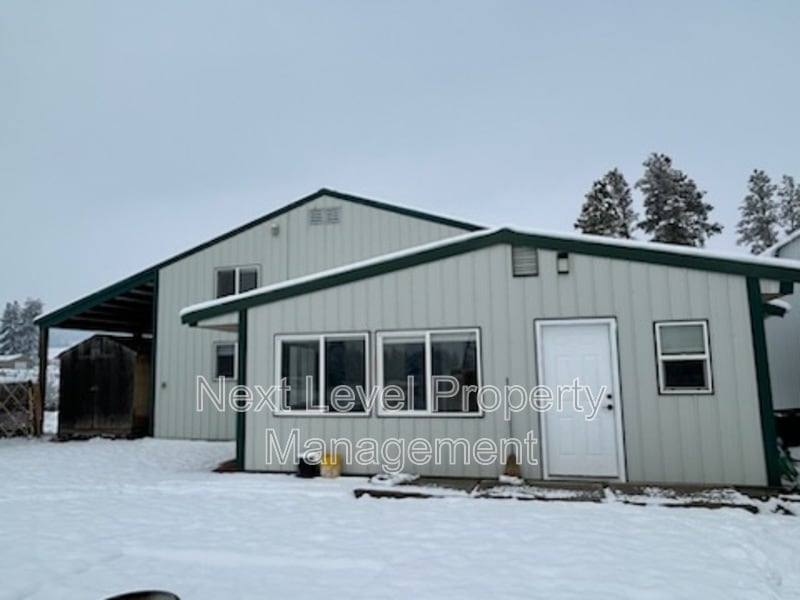 302 Batavia Ln in Kalispell, MT - Building Photo