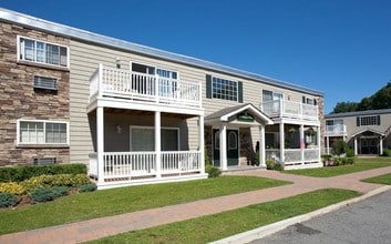 Fairfield Thunderbird Gardens in West Babylon, NY - Building Photo - Building Photo