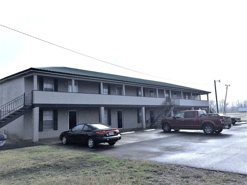 8197 Highway 71 S in Lecompte, LA - Building Photo