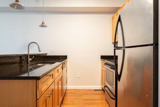 37 Chelsea St, Unit #2B in Boston, MA - Building Photo - Building Photo