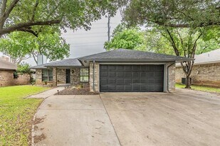 514 Parsley Ln in Euless, TX - Building Photo