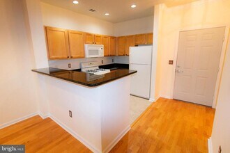 12000 Market St in Reston, VA - Building Photo - Building Photo