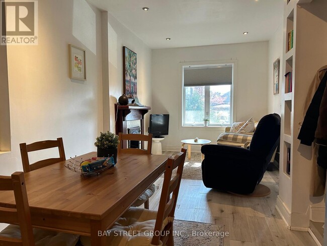 693 Woodbine Ave in Toronto, ON - Building Photo - Building Photo