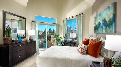 5305 Toscana Way in San Diego, CA - Building Photo - Building Photo