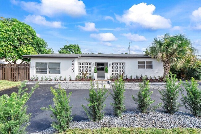 5800 NE 18th Ave in Fort Lauderdale, FL - Building Photo - Building Photo
