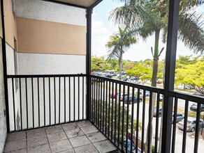 5550 NW 44th St in Lauderhill, FL - Building Photo - Building Photo