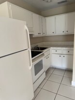 1431 SW 44th Terrace, Unit 3 in Davie, FL - Building Photo