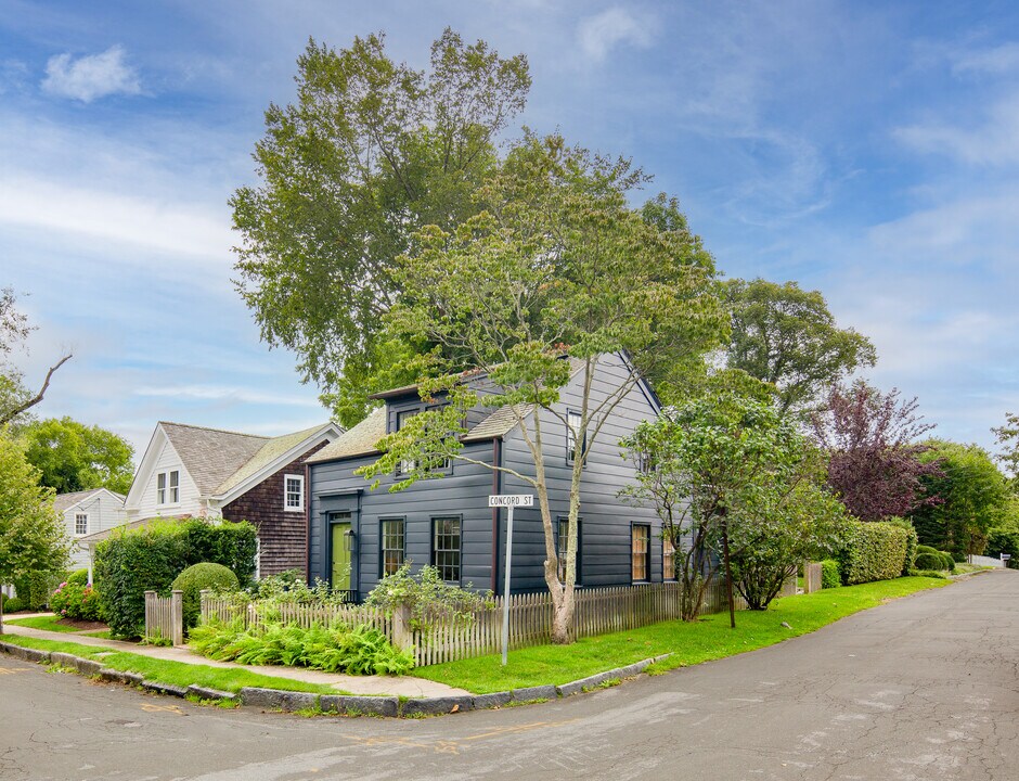 23 Concord St in Sag Harbor, NY - Building Photo