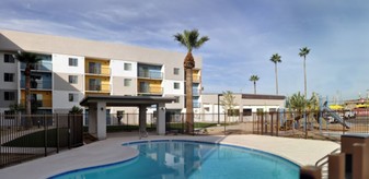 Lofts@10 Apartments in Phoenix, AZ - Foto de edificio - Building Photo