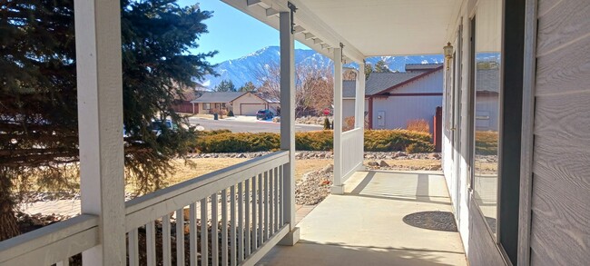 872 Ridge Crest Dr in Carson City, NV - Building Photo - Building Photo