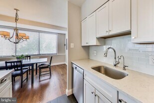 4740 Connecticut Ave NW in Washington, DC - Building Photo