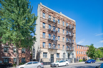 715 E Fifth St in New York, NY - Foto de edificio - Building Photo