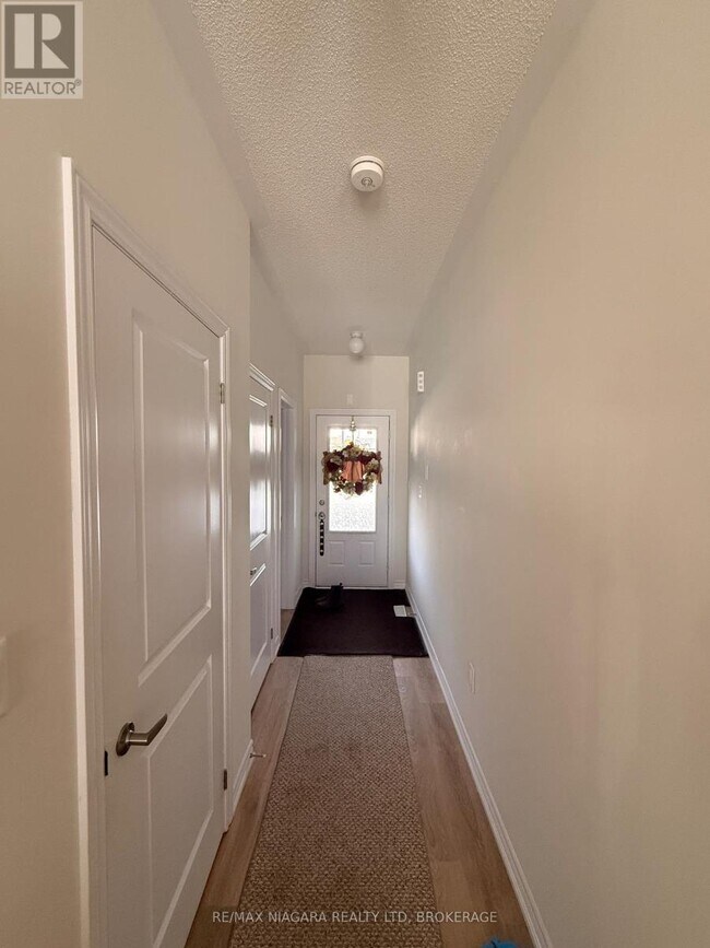 43 Cottonwood Cres in Welland, ON - Building Photo - Building Photo