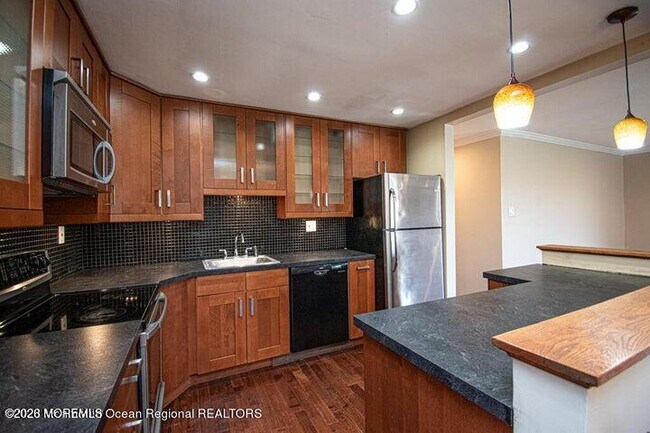 5 Newport Ct in Brick, NJ - Building Photo - Building Photo