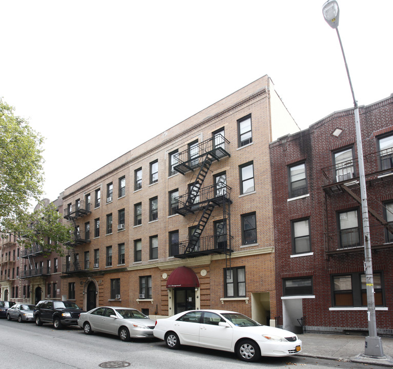 30-39 34th St in Astoria, NY - Building Photo