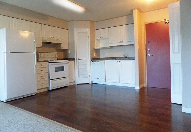 Niven Lake Apartments in Yellowknife, NT - Building Photo - Building Photo