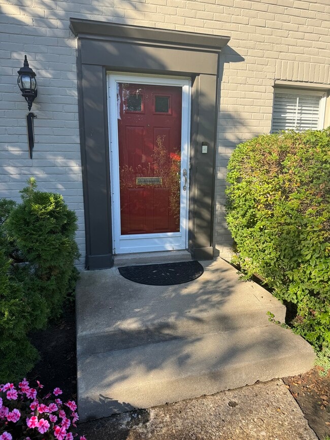 property at 1702 Graefield Rd