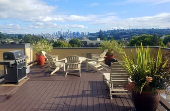 Watermarke in Seattle, WA - Building Photo - Interior Photo